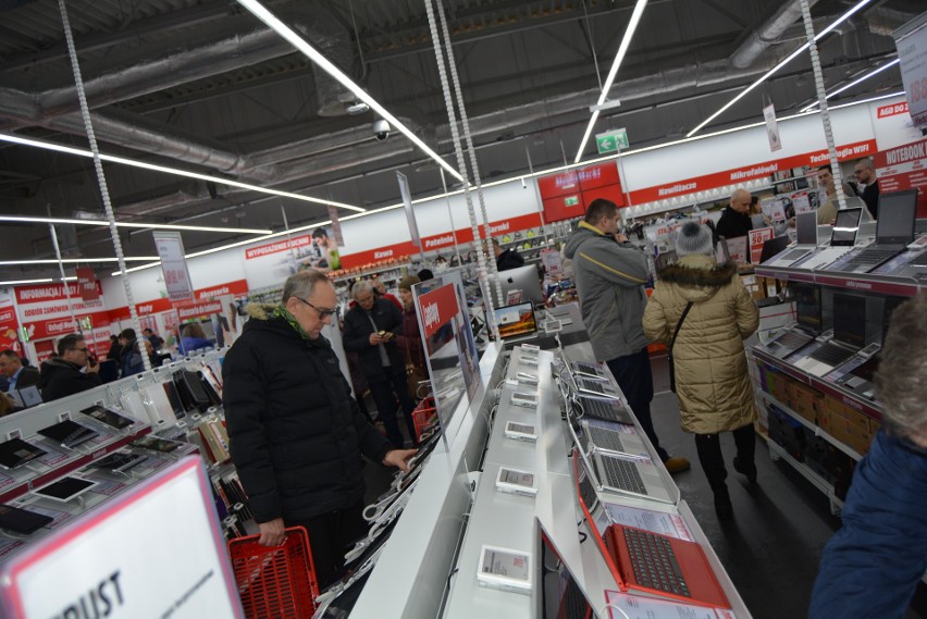 Otwarcie Bursztynowa Park w Ostrołęce: tak wyglądają sklepy Decathlon, Media Markt, Smyk, Jysk, Komfort i Komfort Łazienki [ZDJĘCIA+WIDEO]