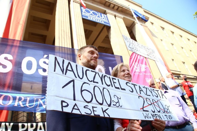 21.04.2018 warszawa aleja szucha przed ministerstwem edukacji ogolnopolski strajk nauczycieli mamy doscfot. lukasz kowalski/polska press