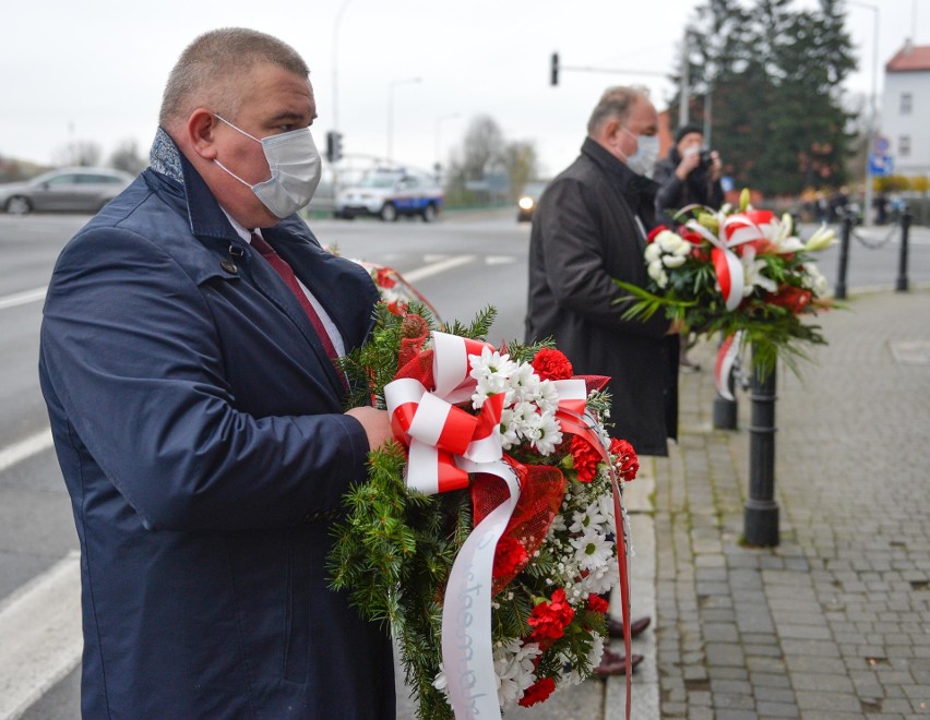 Przemyski PiS złożył kwiaty pod pomnikiem Orląt Przemyskich z okazji 102. rocznicy odzyskania przez Polskę niepodległości [ZDJĘCIA]