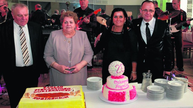 Święto cukierników i piekarzy w KielcachW niedzielę 20 lat działalności świętowały zakłady piekarniczo-cukiernicze Genowefy i Tadeusza Kosińskich oraz Angelina.