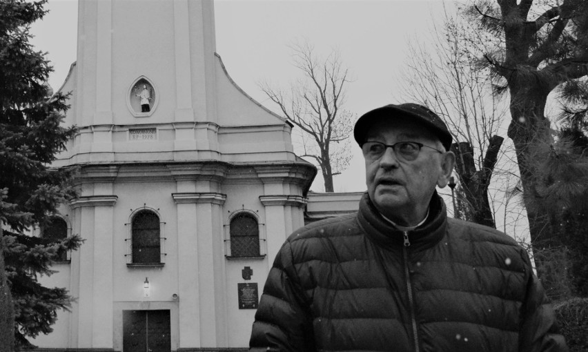 Biskup Tadeusz Pieronek przed kościołem w rodzinnych...