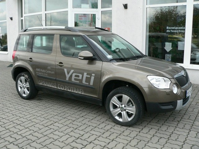 Skoda yeti utrzymana jest w stylistyce typowo terenowych aut.