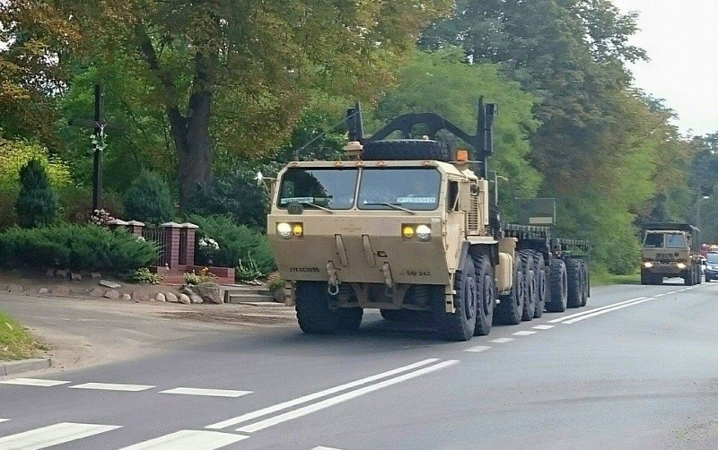 Kolumna z amerykańskimi żołnierzami w Poznaniu