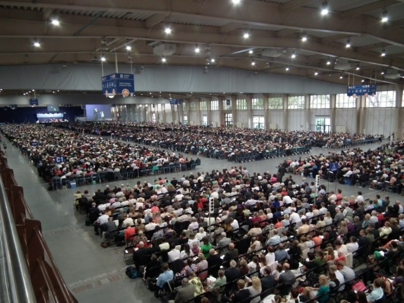 Świadkowie Jehowy: Trzydniowy Kongres rozpoczął się na MTP w...