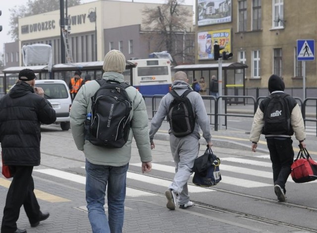 Na przebudowany układ narzekają też pasażerowie autobusów, którzy do dworca PKP mają teraz znacznie dalej niż przed remontem