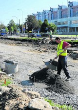 Plac Centralny: korki, ośmiu robotników i trzy koparki