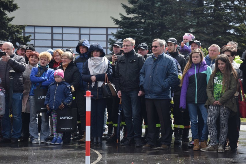 Wyjątkowy piknik strażacki w Zawierciu: Strażacy chcą pomóc 12-letniemu Mikołajowi ZDJĘCIA