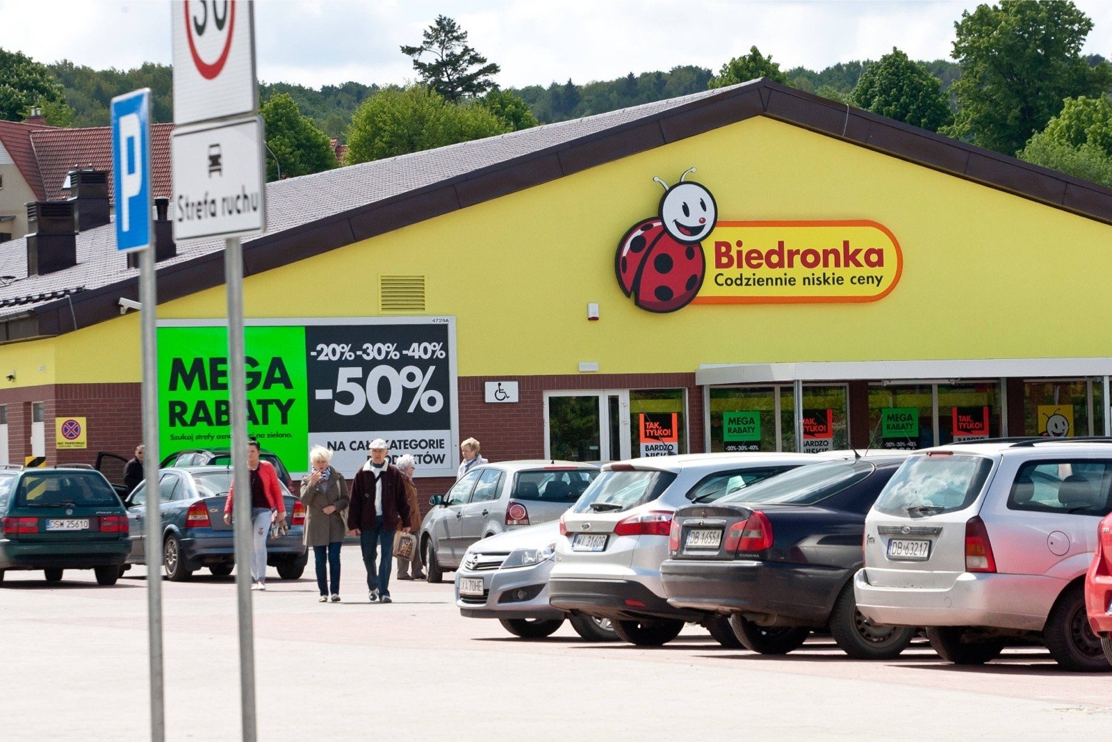 Pracownicy Biedronki zaczną pracę w poniedziałek o godzinie 00.15. Wtedy  niedzielny zakaz handlu już nie obowiązuje | Gazeta Wrocławska