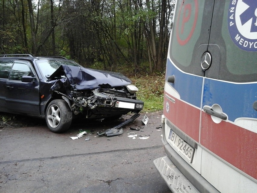 Malinniki. Wypadek na DK66. Zderzenie samochodu osobowego z ciągnikiem rolniczym