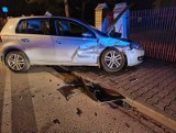 Szczucin. Wypadek w Szczucinie na ul. Rudnickiego, zderzenie dwóch samochodów osobowych, jedna osoba została ranna [ZDJĘCIA]