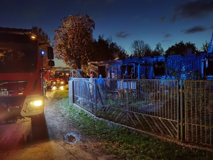 Ruszyła zbiórka dla pogorzelców z gminy Bodzechów. Pomagają już sąsiedzi [ZDJĘCIA]