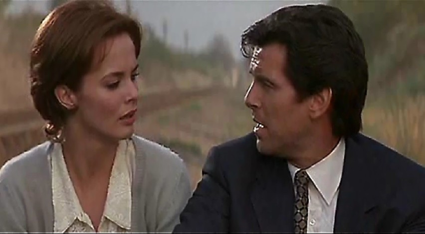 Izabela Scorupco i Pierce Brosnan. Kadr z filmu Goldeneye....