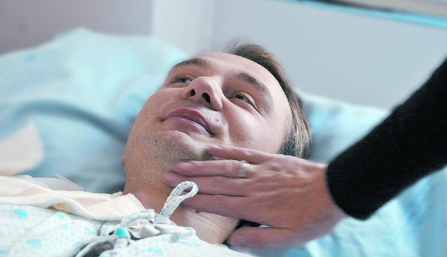 Szpitale przyjmują jedynie przypadki nagłe i ratujące życie. W piątek Jan Świrkowicz trafił na neurochirurgię z pękniętym dyskiem. Wczoraj był operowany.