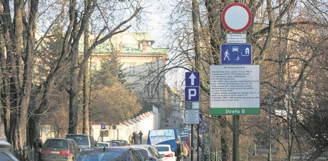 Zarząd Infrastruktury Komunalnej i Transportu stworzył regulamin dla wydawania zezwoleń na przejazd przez strefę B