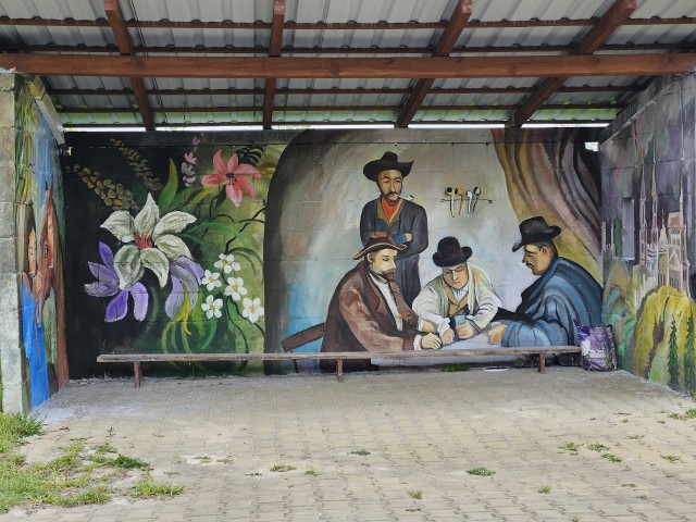 Za wyjątkową zmianę na przystankach w gminie Policzna odpowiada lokalny artysta.