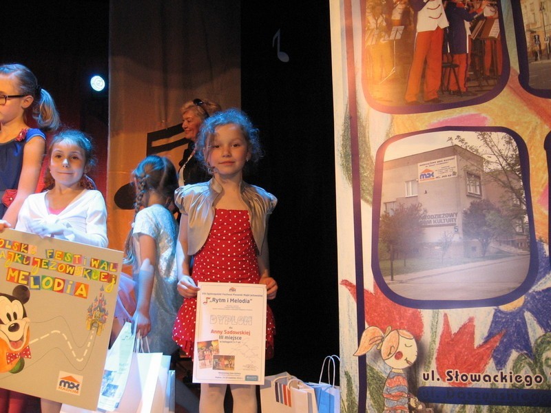 Ania Sadowska- III miejsce w kategorii lat 5- 7 - z prawej