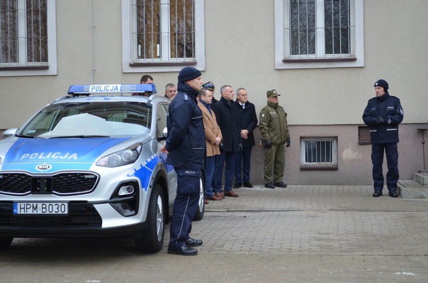 Nowy radiowóz w sejneńskiej komendzie (zdjęcia)