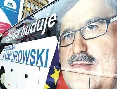 Takimi autokarami zwolennicy Bronisława Komorowskiego jeżdżą po kraju Fot. Grzegorz Hawałej/PAP