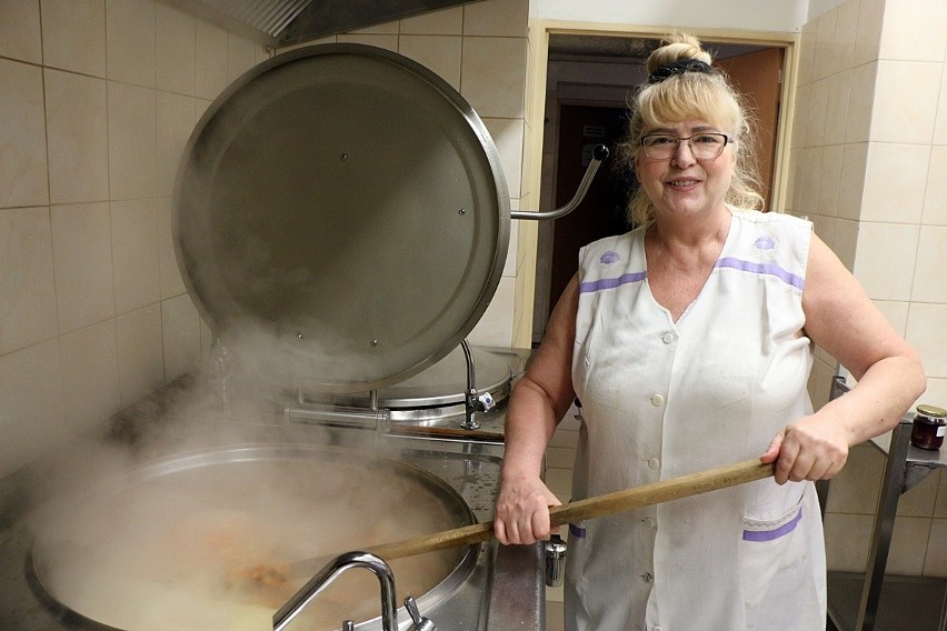 Fundacja Antoni codziennie przygotowuje gorące zupy dla...