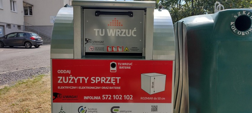 W Zielonej Górze pojawiły się czerwone pojemniki na...