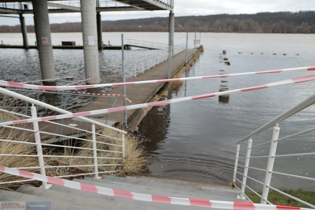 Tak wygląda zalana przystań OSiR we Włocławku oraz brzegi Wisły, 13 lutego 2024 roku.