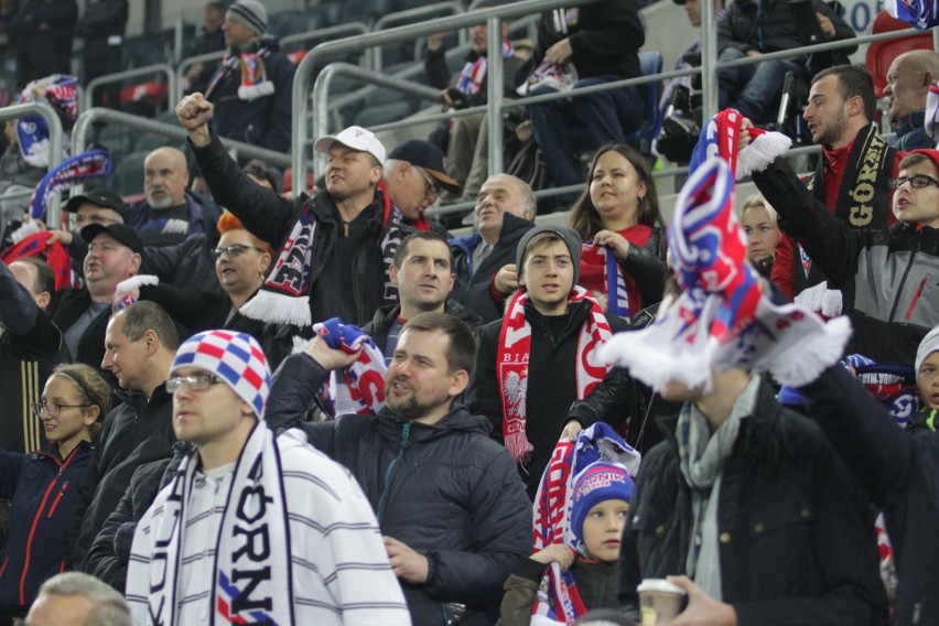 Górnik Zabrze - Śląsk Wrocław. Kibice odśpiewali hymn ZDJĘCIA KIBICÓW