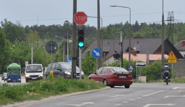 Skrzyżowanie obecnej "siódemki" z ulicą Kolejową w Szydłowcu.