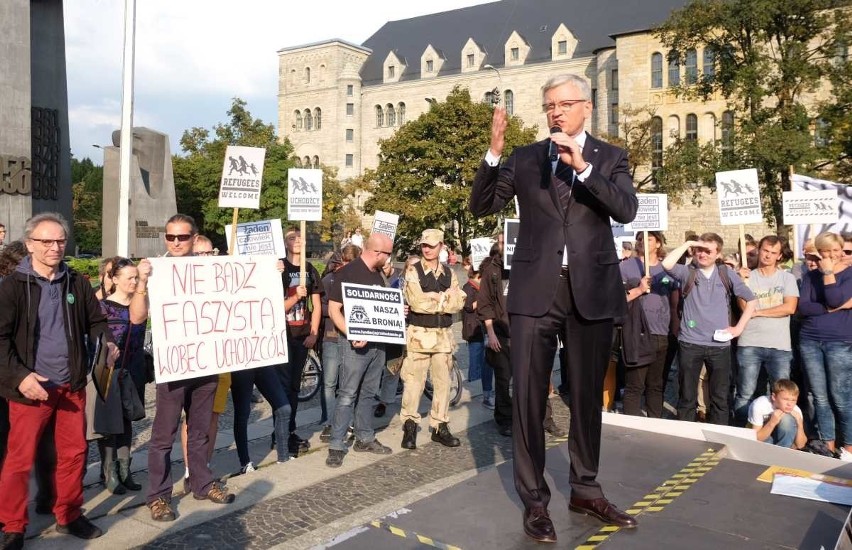 Prezydent Jaśkowiak pojawiał się na demonstracjach, podczas...