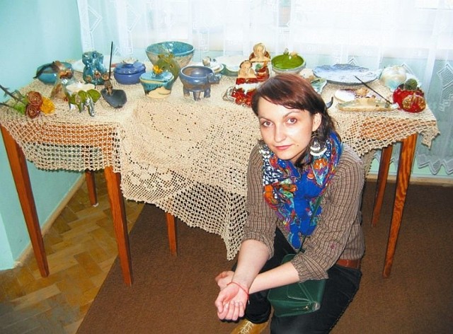 Justyna Olechno wystawia ceramikę w Bibliotece Publicznej w Sokółce.