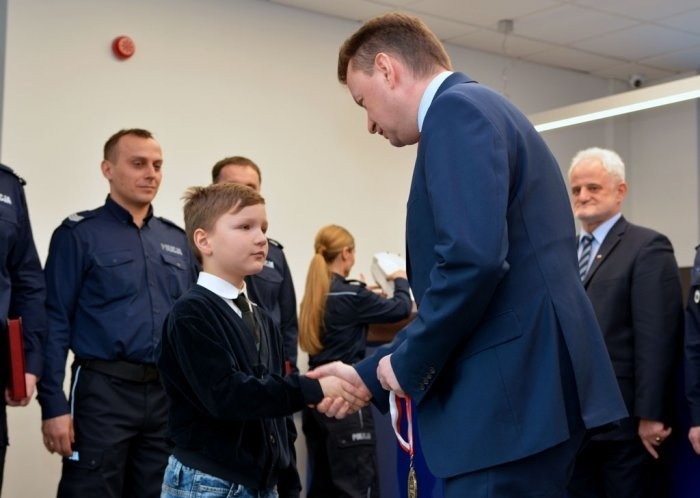 Dzielne dzieci z Tarnowa i Wadowic z medalami za uratowanie ludzkiego życia