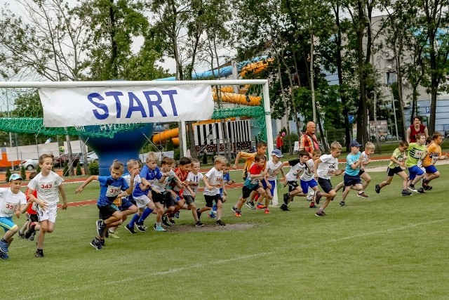 Igrzyska Biegowe Dzieci i Młodzieży  weszły na stałe do kalendarza sportowych wydarzeń Swarzędza, stanowiąc od 2017 roku swoiste preludium przez kolejnym biegiem 10 km Szpot Swarzędz. Zobacz następne zdjęcia --->