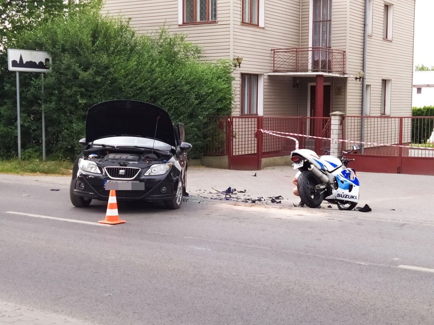 Wypadek w Kruszynie w powiecie włocławskim. Zderzenie motocykla z osobówką [zdjęcia]