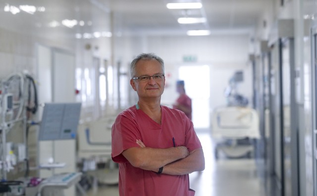 dr hab. med. prof. Uniwersytetu Rzeszowskiego Kazimierz Widenka, spec. kardiochirurg z Rzeszowa
