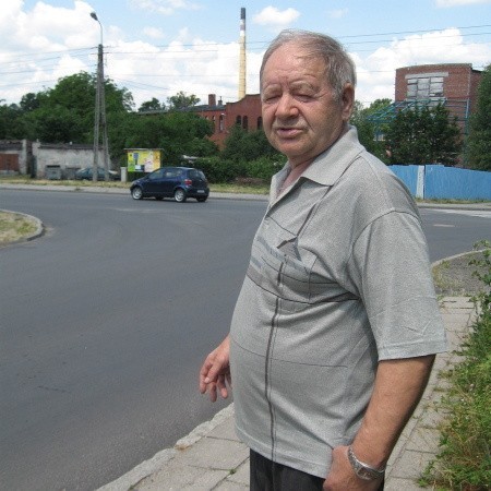 - Wielu kierowców pędzi na złamanie karku i nie patrzy, że to skrzyżowanie - mówi Kazimierz Błaszczyk.