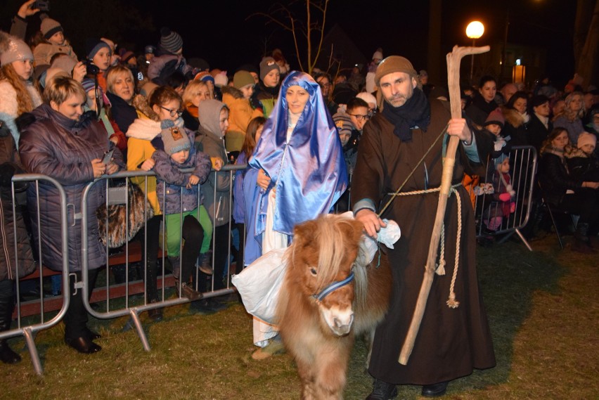 Zeszłoroczną szopkę w Lubrzy przygotowali sami mieszkańcy i...