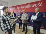 Opolscy politycy PiS „sprawdzają zapowiedzi Tuska”. Wojewoda opolski: szef PO proponuje Polakom fikcję 