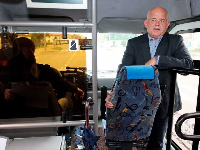 Sławomir Siemaszko zorganizował konferencję prasową w busie