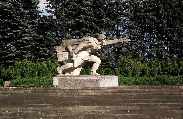 Jeden ze stojących w Polce pomników Bohaterów Armii Czerwonej
