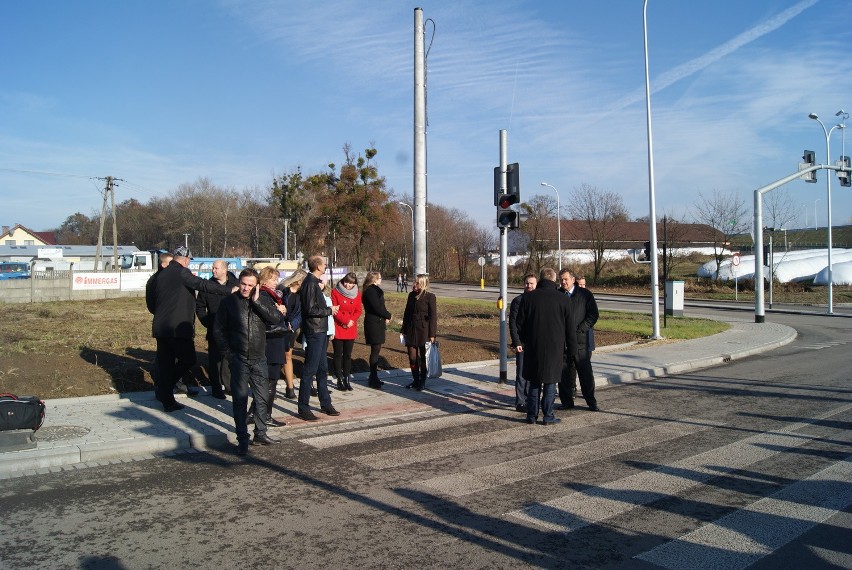 Parę minut po dwunastej nastąpiło symboliczne przeciecie...