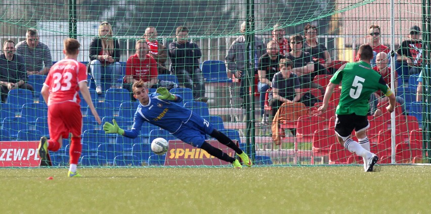 Bramkarz Widzewa wrócił z Japonii i zagra w półfinale Pucharu Polski. Zdjęcia