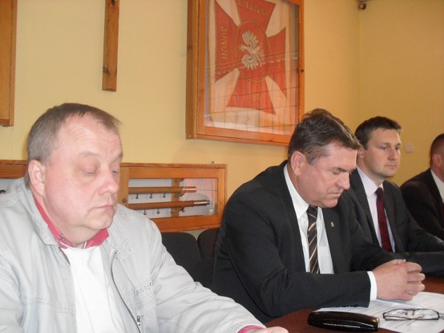 Józef Adamczewski ( pierwszy z lewej) podczas konferencji przed wyjazdem na manifestację