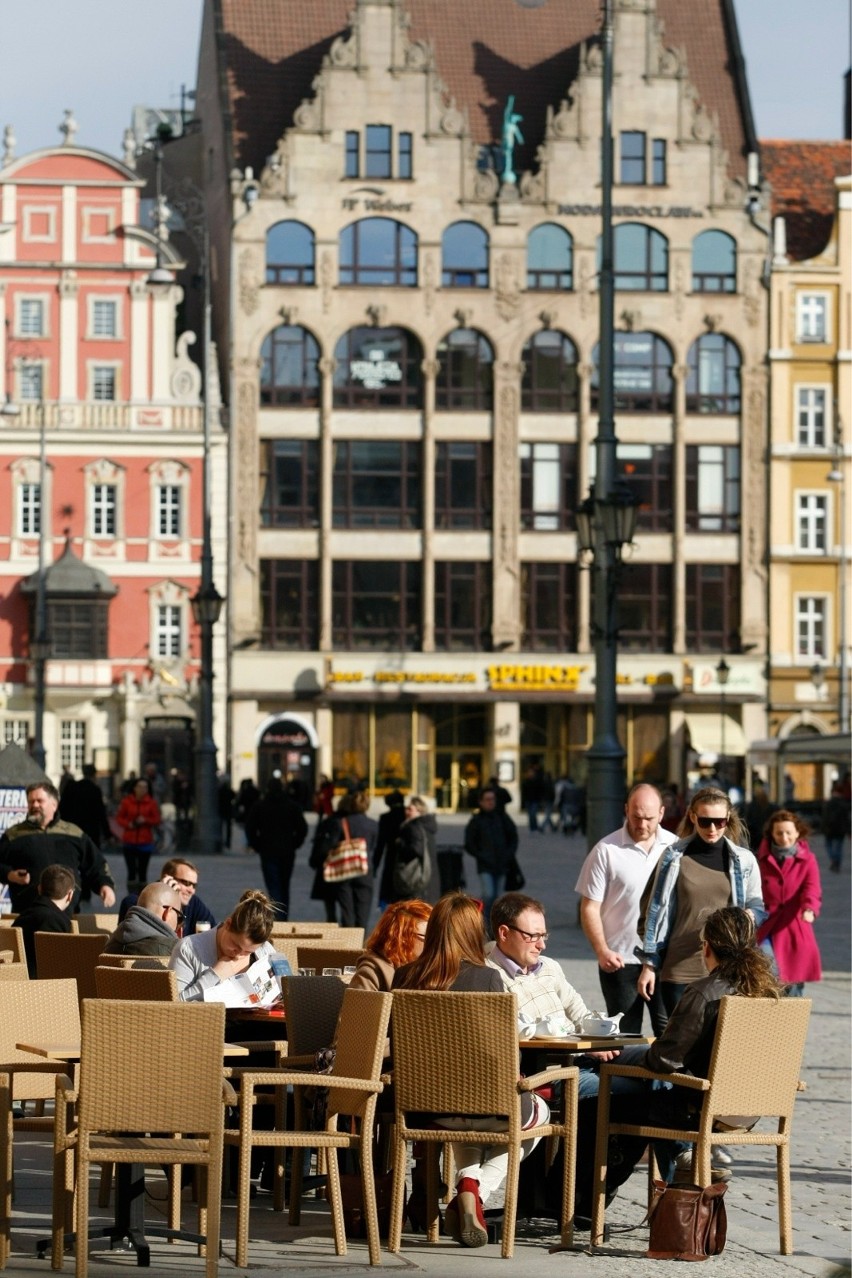 Na Rynek wróciły letnie ogródki. Po ile w tym roku piwo?