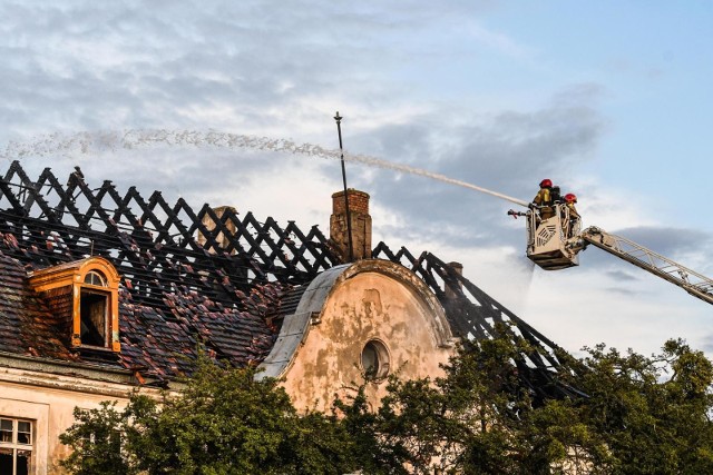 Do pożaru dawnego dworca towarowego przy ul. Rycerskiej doszło 24 sierpnia.