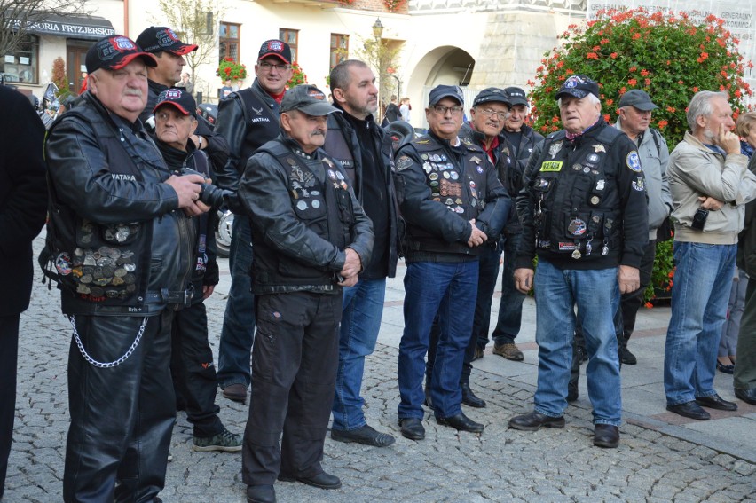 Na tarnowskim rynku odsłonięto pomnik Tadeusza Tertila [ZDJĘCIA]