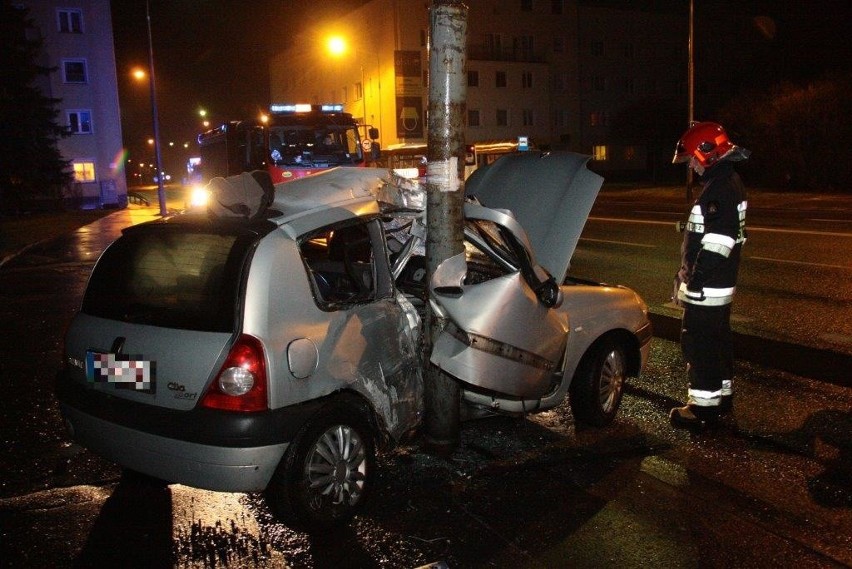 Uderzył w latarnię na Placu Kazimierza w Opolu