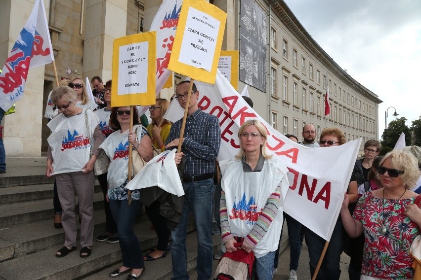 Protest nauczycieli we Wrocławiu [ZDJĘCIA]                 