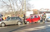 Wypadek nieoznakowanego radiowozu w Rybniku. Uderzył w niego matiz. Dwie osoby ranne ZDJĘCIA