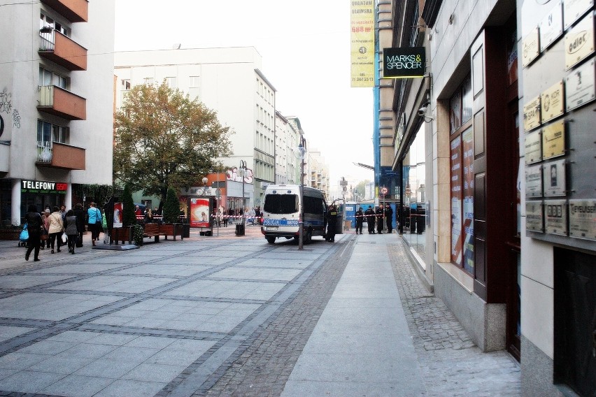 Wrocław: Olej spożywczy sparaliżował centrum. Zamknięte ulice, to nie żart (ZDJĘCIA)