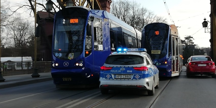 Awaria zwrotnicy na moście Zwierzynieckim. Tramwaje jeżdżą objazdem