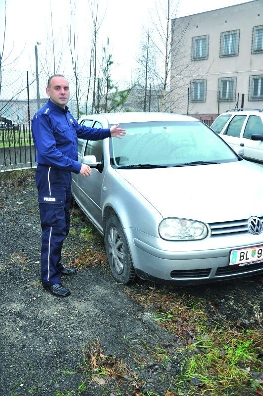 - Dotychczas złodzieje, jadąc ku granicy, korzystali z innych szlaków - mówi K. Kapusta. - Droga z Raczek, to nowy kierunek.